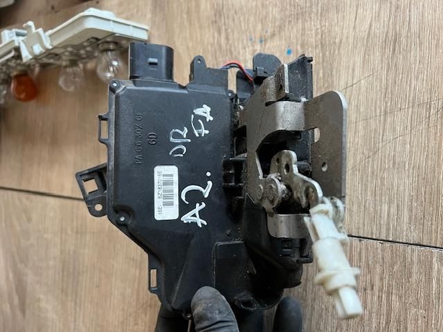 bontott AUDI A2 Jobb első Ajtózár