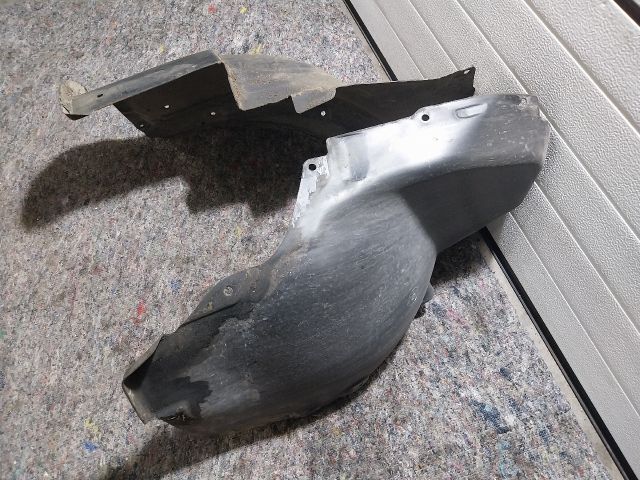 bontott AUDI A2 Jobb első Dobbetét (Kerékjárati, Műanyag)