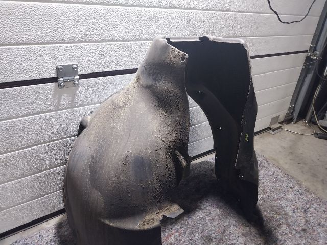 bontott AUDI A2 Jobb első Dobbetét (Kerékjárati, Műanyag)