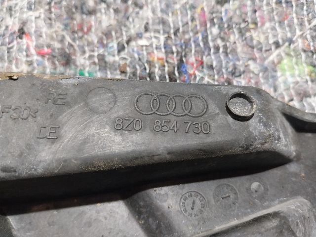 bontott AUDI A2 Jobb első Lökhárító Tartó (Műanyag)