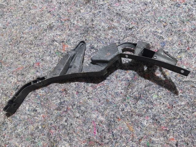 bontott AUDI A2 Jobb első Lökhárító Tartó (Műanyag)