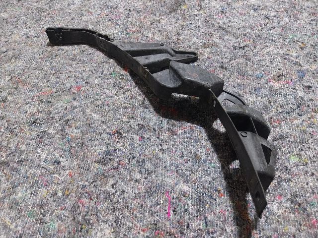 bontott AUDI A2 Jobb első Lökhárító Tartó (Műanyag)