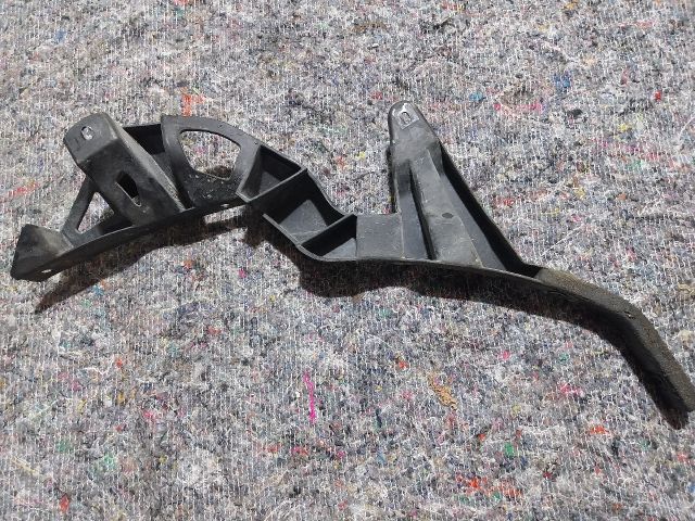 bontott AUDI A2 Jobb első Lökhárító Tartó (Műanyag)