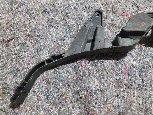 bontott AUDI A2 Jobb első Lökhárító Tartó (Műanyag)