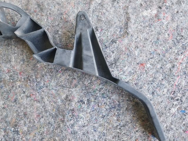 bontott AUDI A2 Jobb első Oldal Lökhárító Tartó (Műanyag)