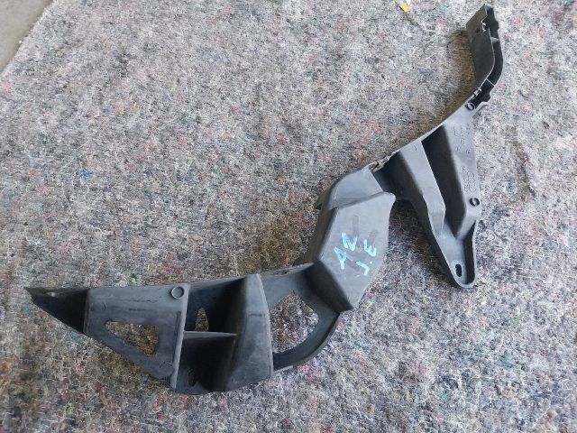 bontott AUDI A2 Jobb első Oldal Lökhárító Tartó (Műanyag)