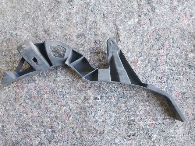 bontott AUDI A2 Jobb első Oldal Lökhárító Tartó (Műanyag)