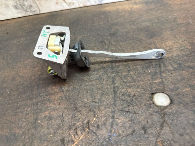 bontott AUDI A2 Jobb hátsó Ajtóhatároló