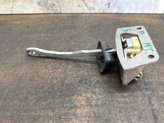 bontott AUDI A2 Jobb hátsó Ajtóhatároló