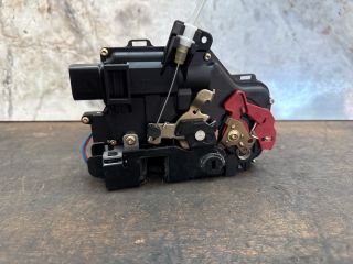 bontott AUDI A2 Jobb hátsó Ajtózár