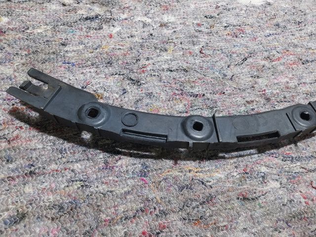 bontott AUDI A2 Jobb hátsó Lökhárító Tartó (Műanyag)