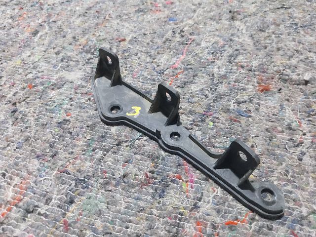 bontott AUDI A2 Jobb hátsó Oldal Lökhárító Tartó (Műanyag)