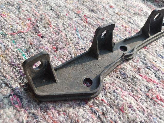 bontott AUDI A2 Jobb hátsó Oldal Lökhárító Tartó (Műanyag)