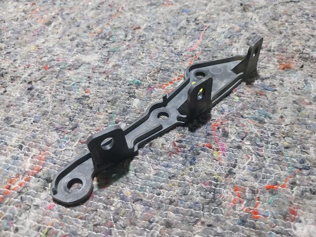 bontott AUDI A2 Jobb hátsó Oldal Lökhárító Tartó (Műanyag)