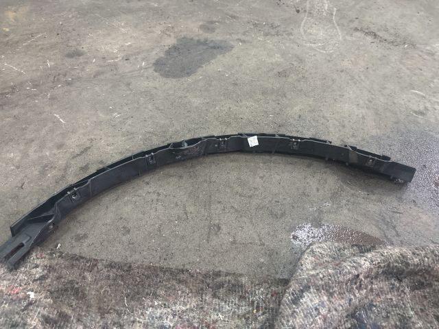 bontott AUDI A2 Jobb Sárvédő Oldaltartó