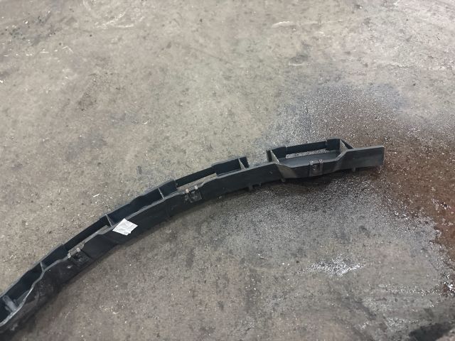 bontott AUDI A2 Jobb Sárvédő Oldaltartó