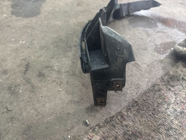 bontott AUDI A2 Jobb Sárvédő Oldaltartó