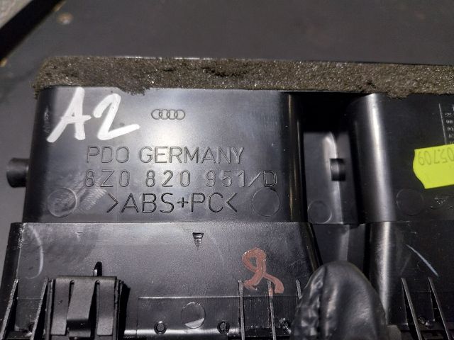 bontott AUDI A2 Középső Szellőző