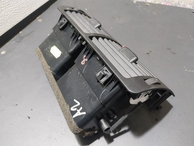 bontott AUDI A2 Középső Szellőző