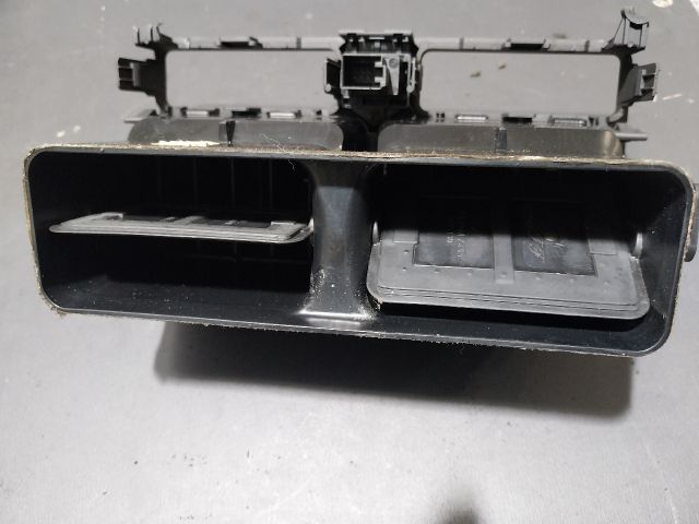 bontott AUDI A2 Középső Szellőző