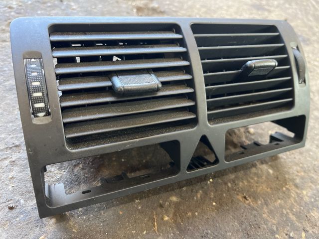 bontott AUDI A2 Középső Szellőző