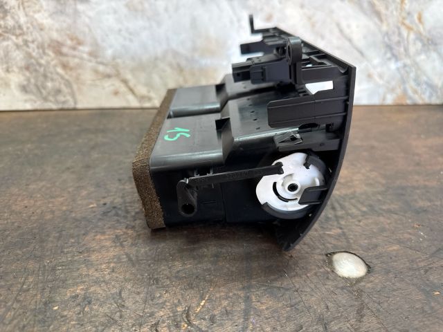 bontott AUDI A2 Középső Szellőző