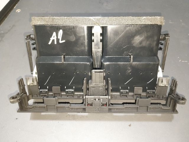 bontott AUDI A2 Középső Szellőző