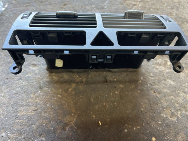 bontott AUDI A2 Középső Szellőző