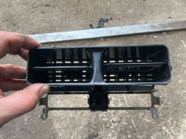 bontott AUDI A2 Középső Szellőző