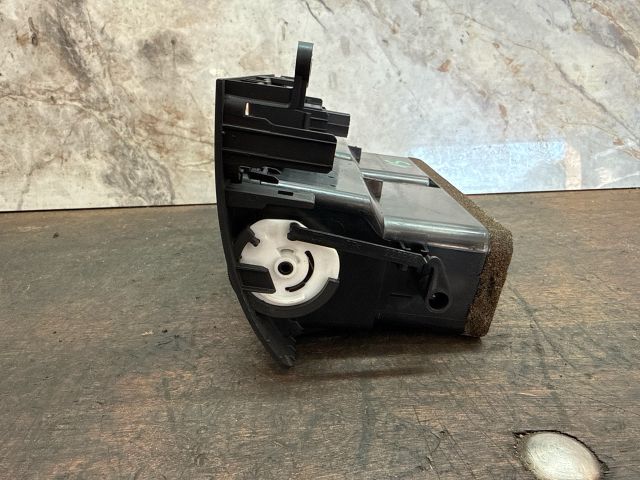 bontott AUDI A2 Középső Szellőző