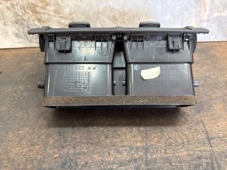 bontott AUDI A2 Középső Szellőző