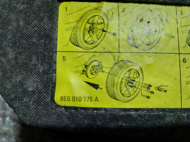 bontott AUDI A2 Szerszámkészlet