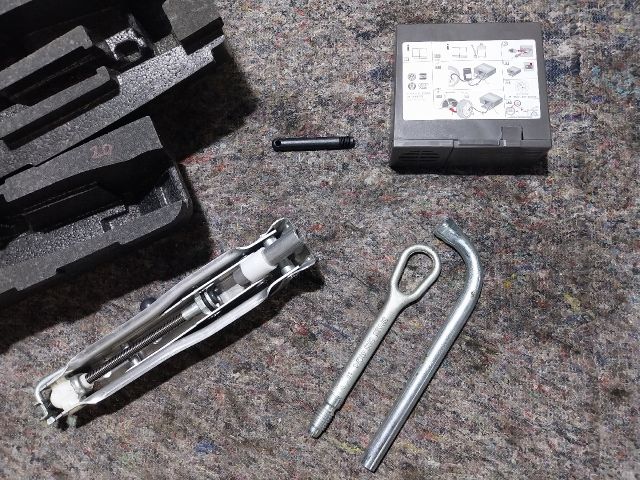 bontott AUDI A2 Szerszámkészlet