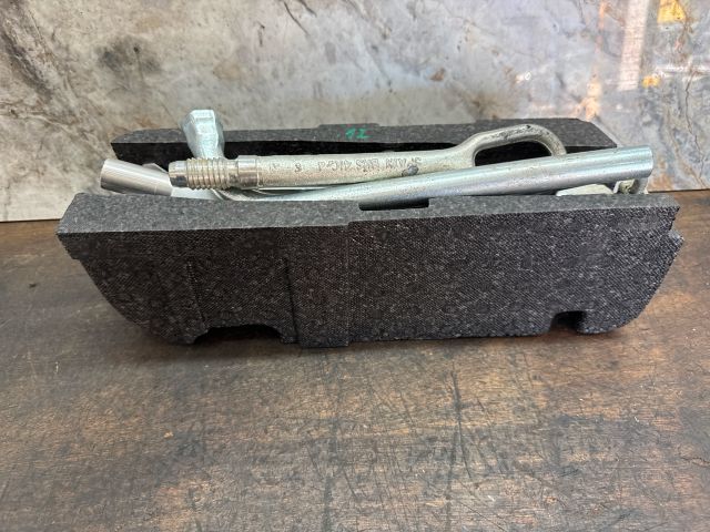 bontott AUDI A2 Szerszámkészlet