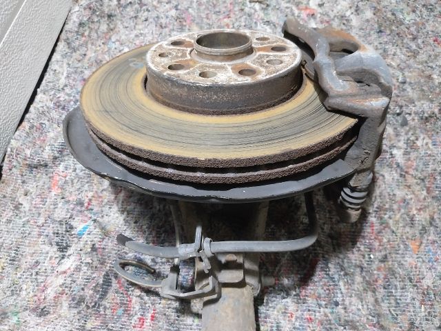 bontott AUDI A3 Bal első Csonkállvány Kerékaggyal