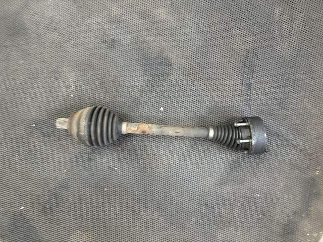 bontott AUDI A3 Bal Féltengely