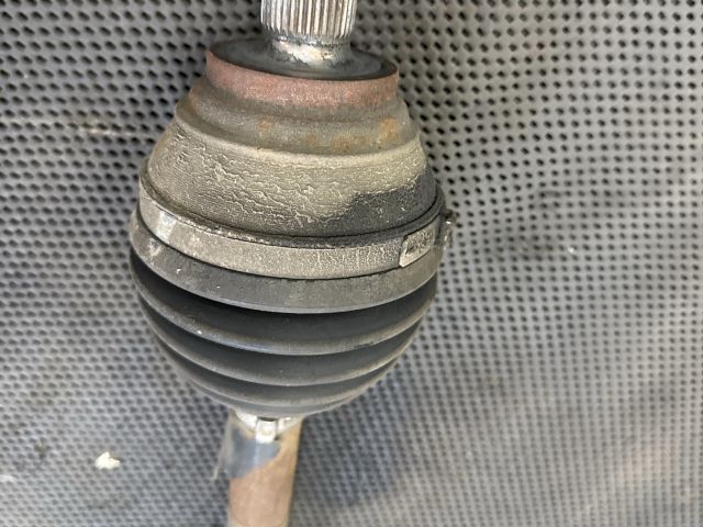 bontott AUDI A3 Bal Féltengely