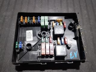 bontott AUDI A3 Biztosítéktábla Motortér