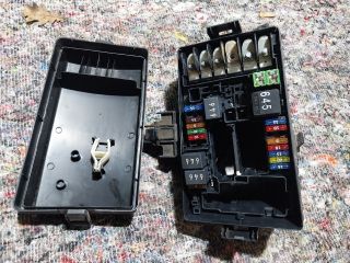 bontott AUDI A3 Biztosítéktábla Motortér