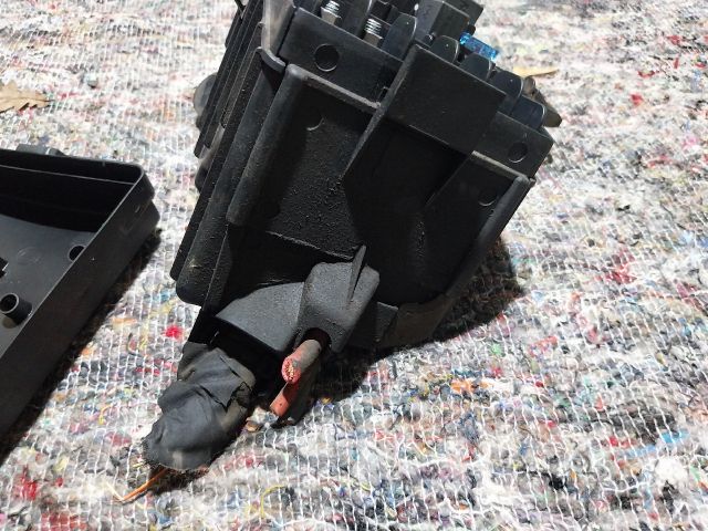 bontott AUDI A3 Biztosítéktábla Motortér