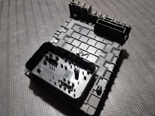 bontott AUDI A3 Biztosítéktábla Motortér