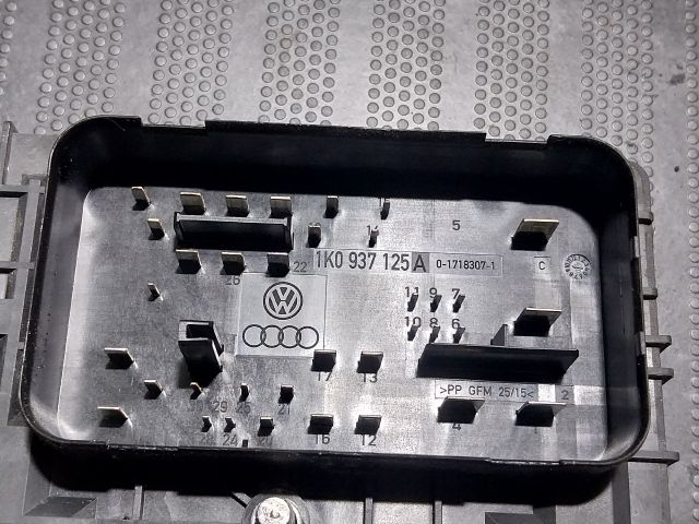 bontott AUDI A3 Biztosítéktábla Motortér