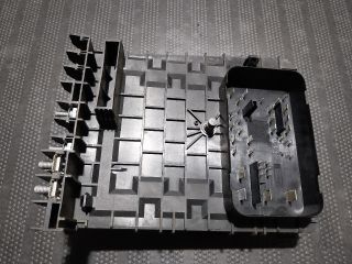 bontott AUDI A3 Biztosítéktábla Motortér