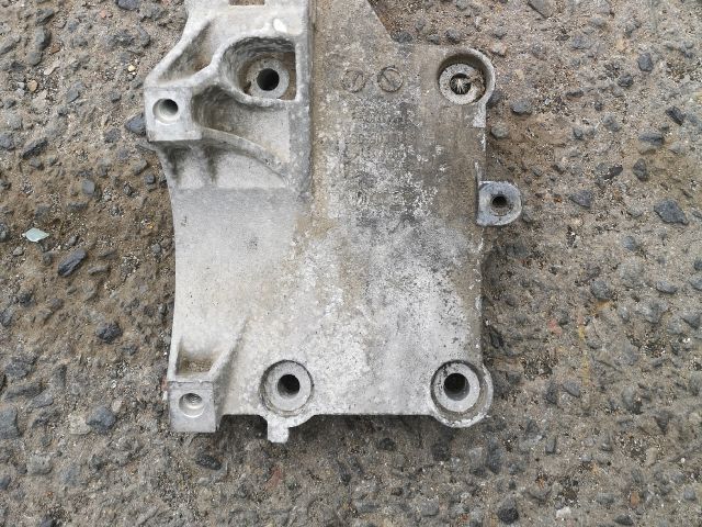 bontott AUDI A3 Generátor Tartó Bak