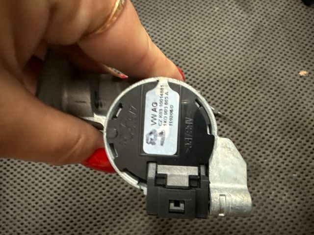 bontott AUDI A3 Gyújtáskapcsoló Házzal