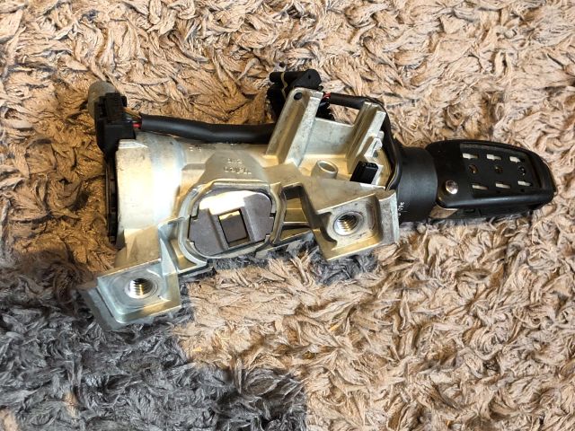 bontott AUDI A3 Gyújtáskapcsoló Házzal