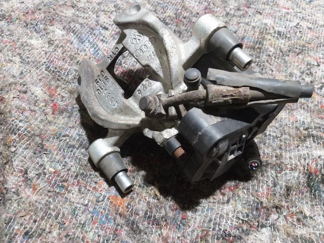 bontott AUDI A3 Jobb hátsó Féknyereg Munkahengerrel