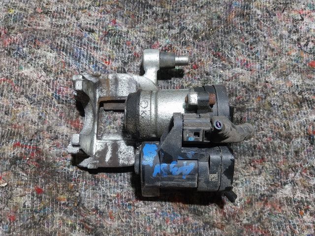 bontott AUDI A3 Jobb hátsó Féknyereg Munkahengerrel