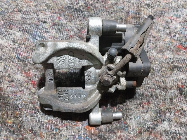 bontott AUDI A3 Jobb hátsó Féknyereg Munkahengerrel