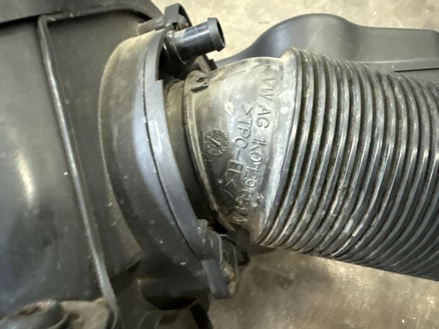 bontott AUDI A3 Légszűrő Ház